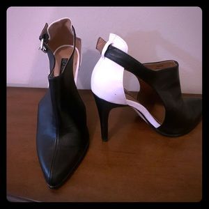 Gorgeous bootie heel